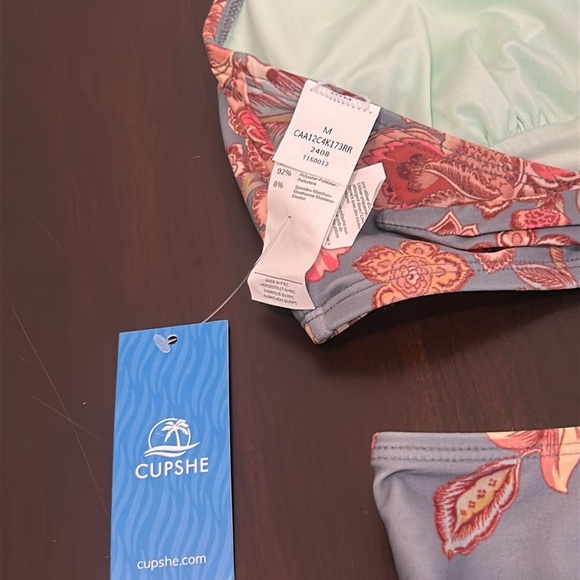 ⭐️Host Pick⭐️Cupshe Floral Ruffled Bikini Top & Retro Ruched Bottoms Set Size M - Picture 5 of 13